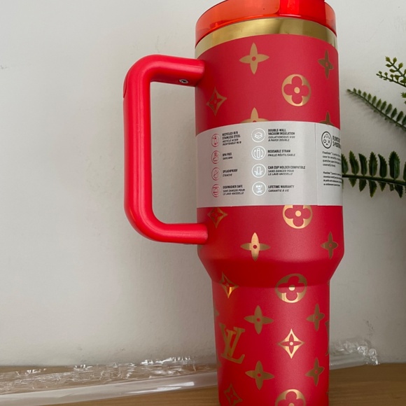 Stanley Red 40 oz Water Bottle New - Picture 3 of 4